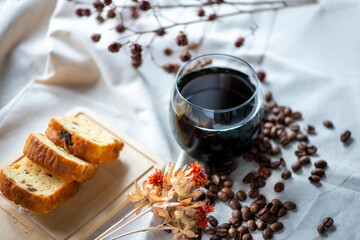 フルーツパウンドケーキとコーヒー
