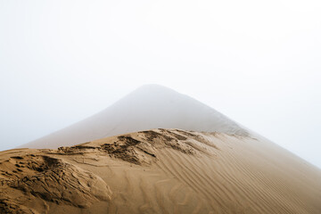 Fototapeta na wymiar pattern shapes of desert sand dunes