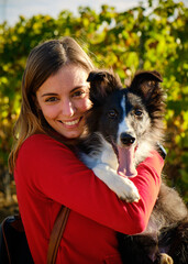 Foto scattata nelle colline attorno a Tassarolo (AL) ad una ragazza assieme ad un cucciolo di border collie.