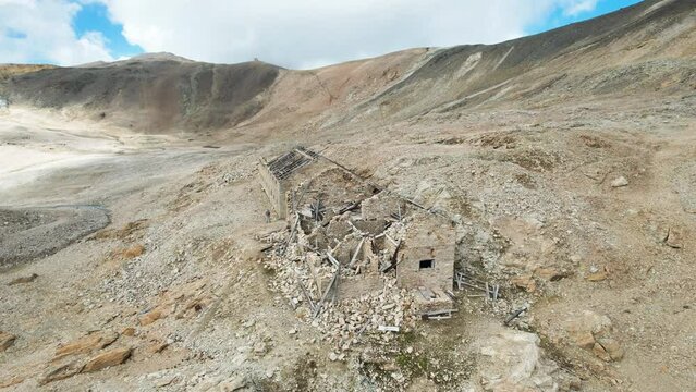 Ruinen alter Milit&auml;ranlagen - N&auml;he Mario Sigot Biwak - auf dem Weg zum Rifugio Levi-Molinari