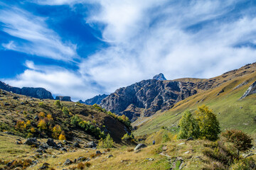Obraz premium I primi colori dell’autunno ai piedi del Monviso – Rifugio e Lago Alpetto – Valle Po -Cuneo