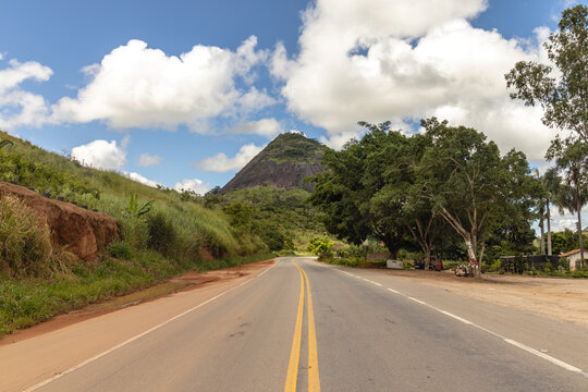 road in the town of Te&oacute;filo Otoni, State of Minas Gerais, Brazil