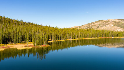 Fototapeta na wymiar Idaho mountain lake and healthy forest