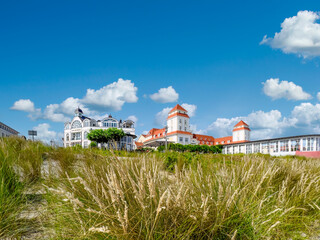 Blickrichtung vom Strand auf Strandschloss und Kurhaus,  Ostseebad Binz, Rügen, Mecklenburg-Vorpommern, Deutschland, Europas