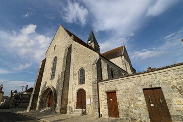 Fototapeta na wymiar Eglise Notre Dame de l'Assomption de la très sainte Vierge, vue de l'extérieur, ville de Milly la Forêt, département de l'Essonne, France
