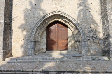Fototapeta na wymiar Eglise Notre Dame de l'Assomption de la très sainte Vierge, vue de l'extérieur, ville de Milly la Forêt, département de l'Essonne, France