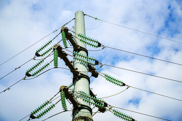 High-voltage pole for transferring large amounts of energy against a cloudy sky