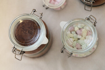 Edible homemade Christmas gift - glass jars filled with spiced cacao powder and mini marshmallows for hot chocolate. Perfect present for fall or winter season. Delicious, joyful and cute diy gift!