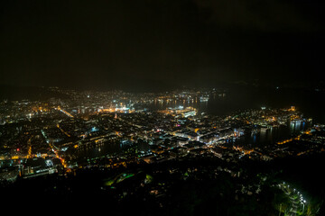 Fototapeta na wymiar Bergen by night