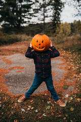 Obraz premium Boy with Jack-o-Lantern head