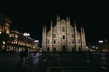 Fototapeta na wymiar Duomo at night