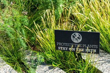 Sign do not walk on lawns in Highline Park Manhattan