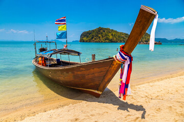Thai traditional longtail boat - obrazy, fototapety, plakaty