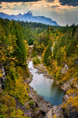 Obraz premium Hahnenkamm, Reutte, Tirol, Landschaft, Berge, Herbst, Kellenspitze, Stuibenfälle