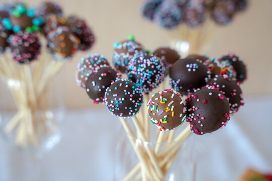 Cake-Pops, Cakepop, Cakepops, Kuchenlollis, Kuchen am Stiel, Kuchen, Dessert, lecker, Streusel, Hochzeit, Deko