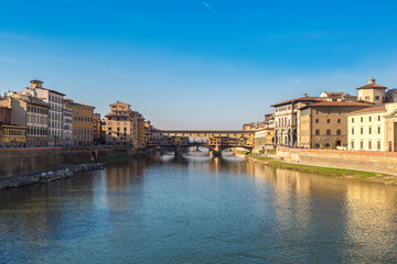 Fototapeta na wymiar The Ponte Vecchio bridge in Florence