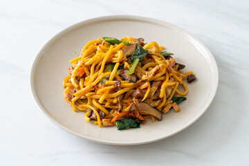 stir-fried yakisoba noodles with vegetable in vegan style