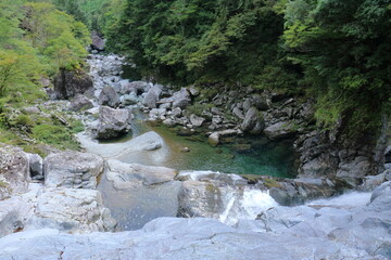 アメガエリの滝　滝口付近からの景観　（高知県　土佐町）
