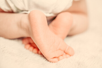 Obraz na płótnie Canvas Sleeping adorable baby foot in bed