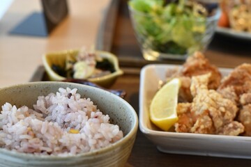 揚げ野菜炒めランチと五穀米