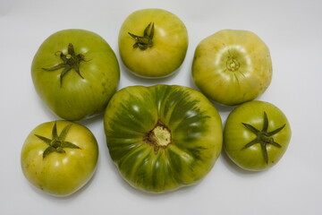 Autumnal fruits for sale at a farmers market in Wakefield, green tomatoes, Healthy red and green tomatoes at spanish market, fresh red tomatoes ready to be sold at the korean market