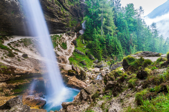 Slovenia, Slap Pericnik waterfall in Vrata Valley