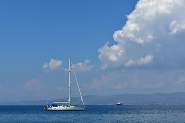 Fototapeta premium beautiful seascape with white yacht on a clear day