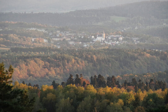 Widok na Lesko z g&oacute;r Słonnych.