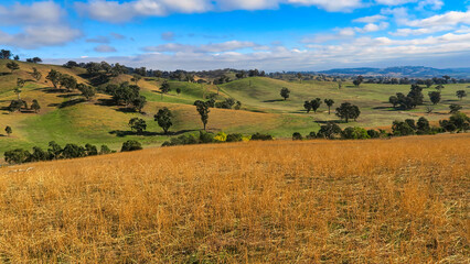 Obraz premium The Beautiful Colours and Rolling Hills Around Mt Adrah NSW
