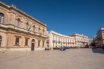 Fototapeta premium Historic buildings with beautiful facades in Piazza Duomo in Ortigia