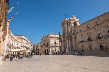 Fototapeta na wymiar wide angle view of Piazza Duomo in Ortigia with splendid historical buildings
