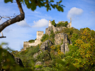 Fototapeta na wymiar Duernstein ruins on a sunny day in autumn