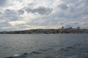Fototapeta premium Istanbul waterview, sky and clouds