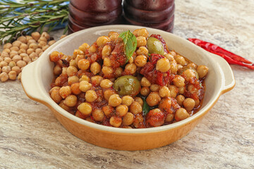 Chickpea beans with dry tomato and olives