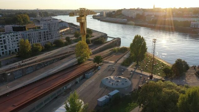 video de Nantes, l'ile de Nantes et la grue jaune