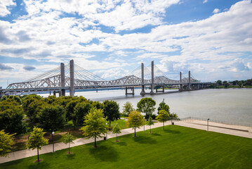 The Abraham Lincoln Bridge crosses the Ohio River that connects Kentucky and Indiana for motor...