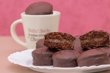Pão de Mel caseiro, fofinho, partido ao meio 