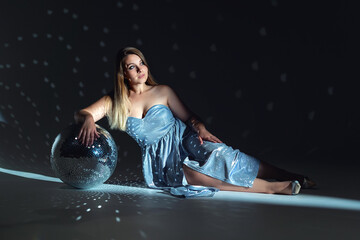 Photos of a beautiful girl in the studio under different lighting schemes.
Suitable for covers and advertisements