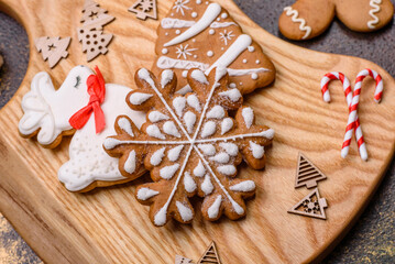 Beautiful gingerbread on a brown ceramic plate with Christmas tree decorations