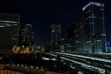 夜の東京駅、八重洲方面