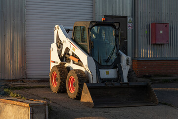  small tractor with bucket