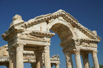 Fototapeta premium Monumental Gateway, Tetrapylon in Aphrodisias Ancient City in Aydin, Turkiye