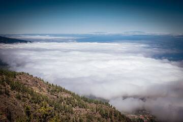 Obraz premium Incredible sea of ​​clouds landscape from the side of a cliff