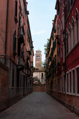 Fototapeta na wymiar Narrow Street in Italy