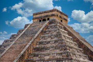 Naklejka premium Temple Pyramid of Kukulcan El Castillo, Chichen Itza, Yucatan, Mexico, Maya civilization
