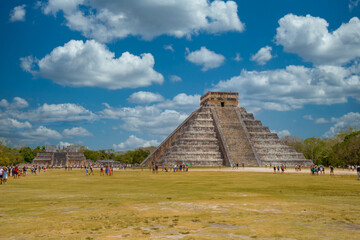 Temple Pyramid of Kukulcan El Castillo, Chichen Itza, Yucatan, Mexico, Maya civilization