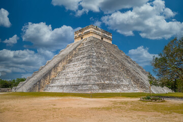 Temple Pyramid of Kukulcan El Castillo, Chichen Itza, Yucatan, Mexico, Maya civilization