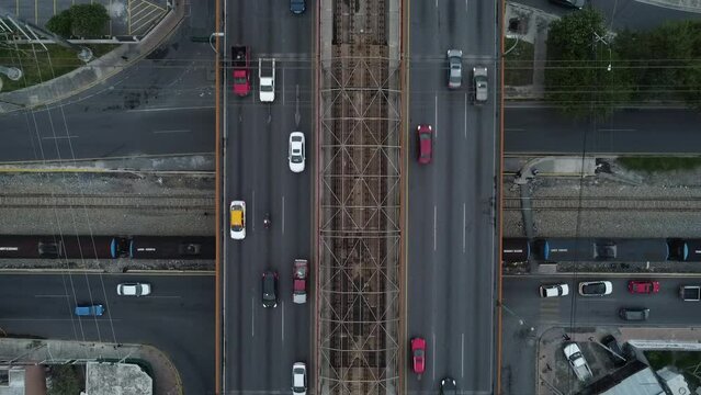 train going around and cars in the highway