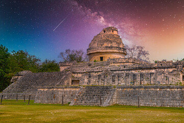 Fototapeta premium Ruins of El Caracol observatory temple, Chichen Itza, Yucatan, Mexico, Maya civilization with Milky Way Galaxy stars night sky