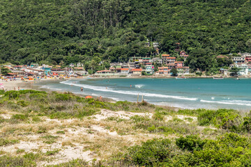 Fototapeta na wymiar people enjoy the beach at Florianopolis, with small fishermens village, Brazil